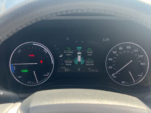 Used 2023 Toyota Sienna Limited image 26