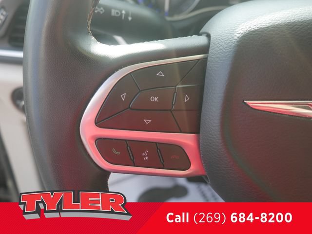 Used 2022 Chrysler Pacifica Touring-L FWD image 28