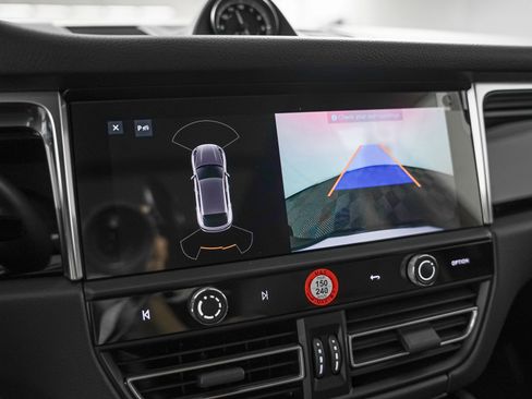 Certified 2026 Porsche Macan AWD/4WD image 22