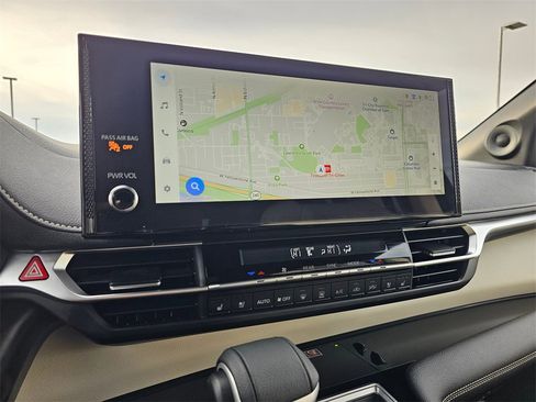 Used 2025 Toyota Sienna Platinum image 24