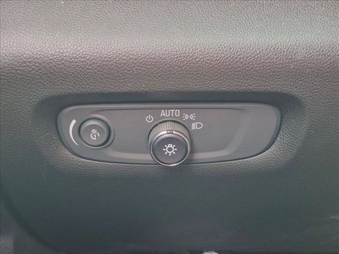 Used 2023 Chevrolet Traverse LT FWD image 12