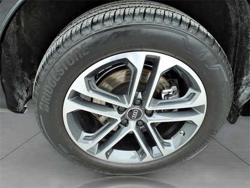 Used 2025 Audi Q5 Premium w/ Convenience Package image 7