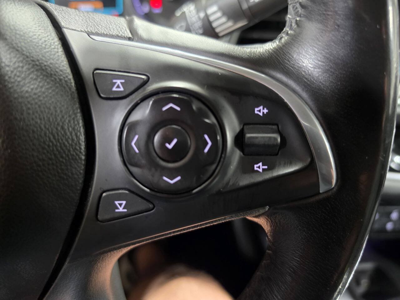 Used 2018 Buick Enclave Essence AWD/4WD image 32