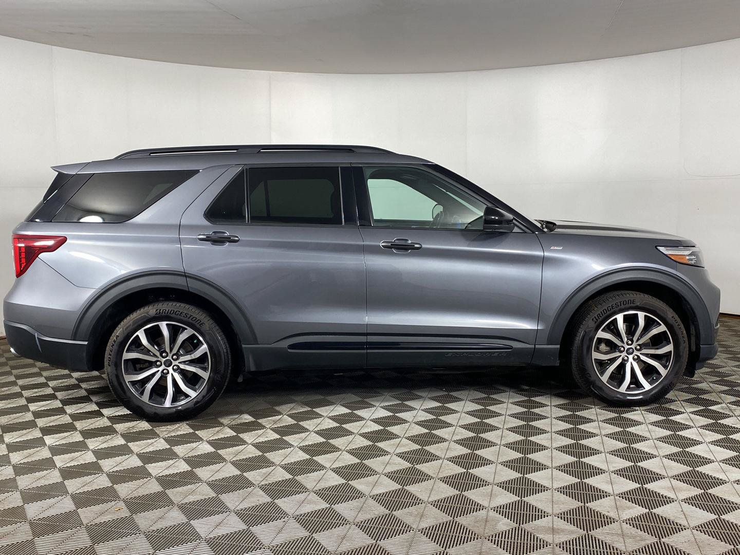 Used 2022 Ford Explorer ST-Line w/ Class IV Trailer Tow Package AWD/4WD image 10
