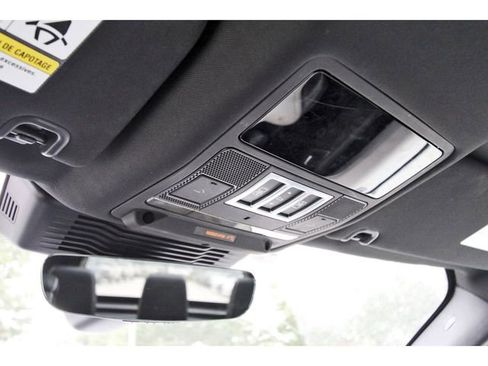 Used 2022 Land Rover Discovery S R-Dynamic image 20