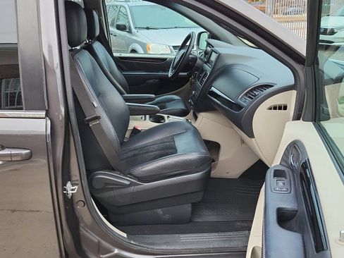 Used 2018 Dodge Grand Caravan SXT w/ Driver Convenience Group image 21