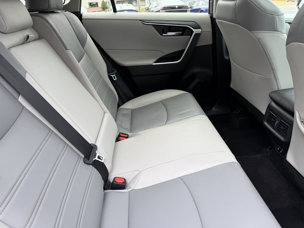 Used 2019 Toyota RAV4 XLE Premium w/ Cold Weather Package AWD/4WD image 25