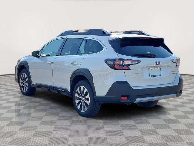 Used 2025 Subaru Outback Touring AWD/4WD image 3
