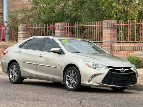Used 2017 Toyota Camry SE FWD image 8