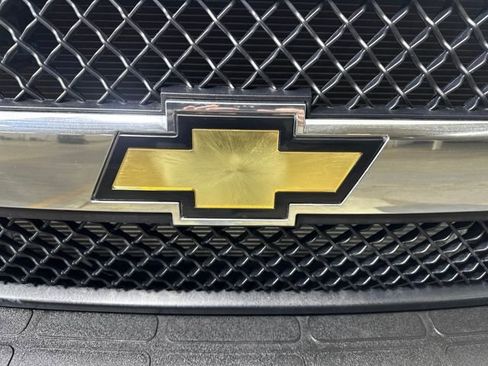 Used 2024 Chevrolet Express 2500 image 9