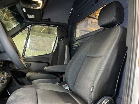 Used 2024 Mercedes-Benz Sprinter 2500 image 21