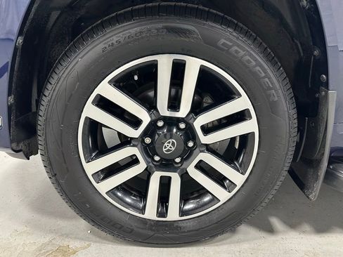 Used 2022 Toyota 4Runner Limited AWD/4WD image 59