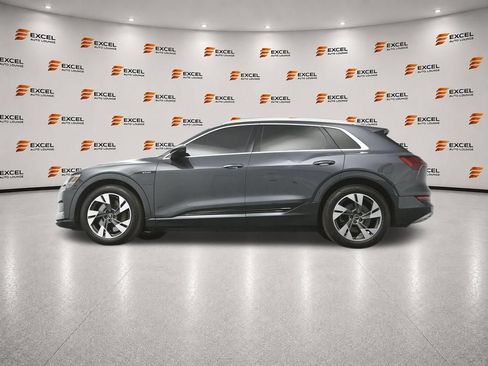 Used 2022 Audi e-tron Premium AWD/4WD image 40