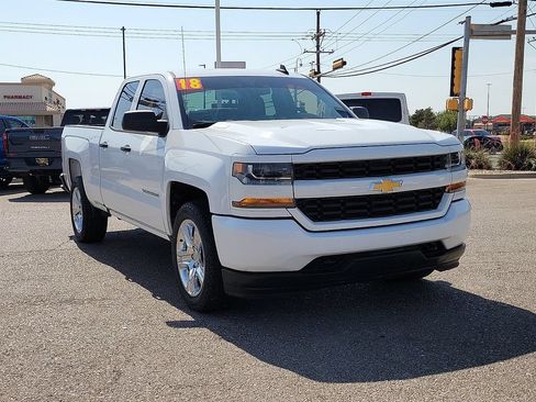 Used 2018 Chevrolet Silverado 1500 Custom w/ Custom Value Package RWD image 2