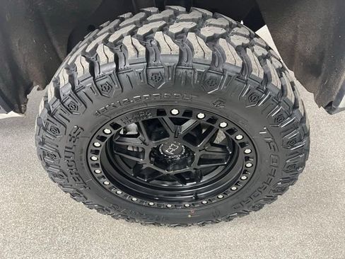Used 2020 GMC Sierra 1500 SLT w/ X31 Off-Road Package AWD/4WD image 17