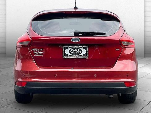 Used 2016 Ford Focus SE w/ Reverse Sensing Package FWD image 3