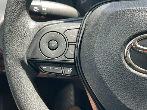 Used 2021 Toyota Corolla LE FWD image 30