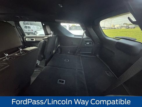 Used 2022 Ford Explorer Platinum w/ Equipment Group 601A AWD/4WD image 9