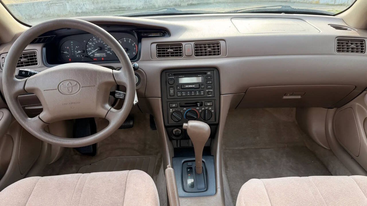 Used 1999 Toyota Camry LE w/ Value Pkg FWD image 19