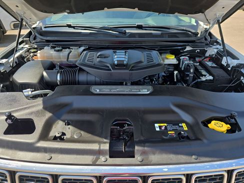 Used 2024 Jeep Wagoneer L Series II w/ Flexible Seating Group RWD image 32