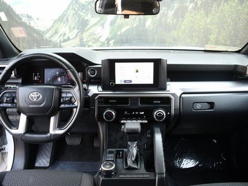Certified 2025 Toyota 4Runner SR5 AWD/4WD image 18