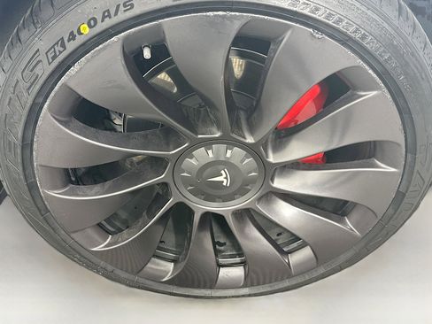 Used 2020 Tesla Model Y Performance image 11