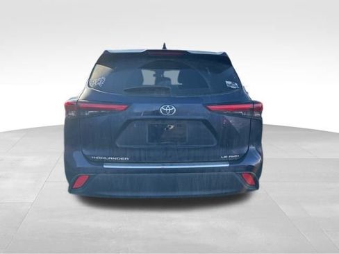 Used 2021 Toyota Highlander LE image 4