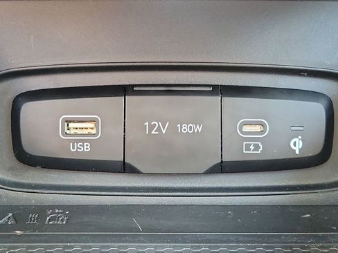 Used 2023 Hyundai Venue Limited FWD image 26