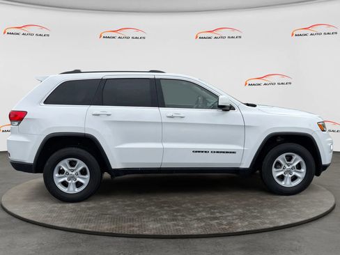 Used 2017 Jeep Grand Cherokee Laredo w/ Quick Order Package 23E AWD/4WD image 6