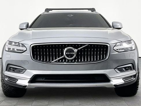 Used 2025 Volvo V90 B6 Cross Country Plus w/ Protection Package Premier AWD/4WD image 2