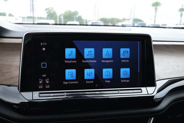 Used 2024 Volkswagen Atlas SE AWD/4WD image 16