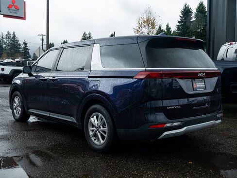 Used 2024 Kia Carnival LX image 4