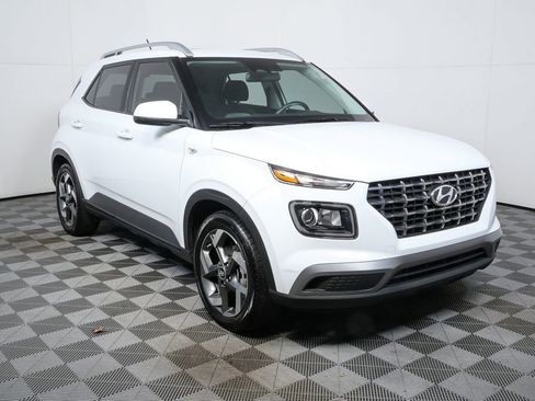 Used 2023 Hyundai Venue SEL image 1