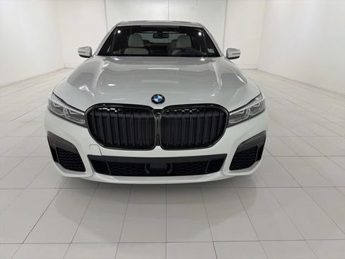 Used 2022 BMW 750i xDrive w/ Luxury Rear Seating Package AWD/4WD image 8