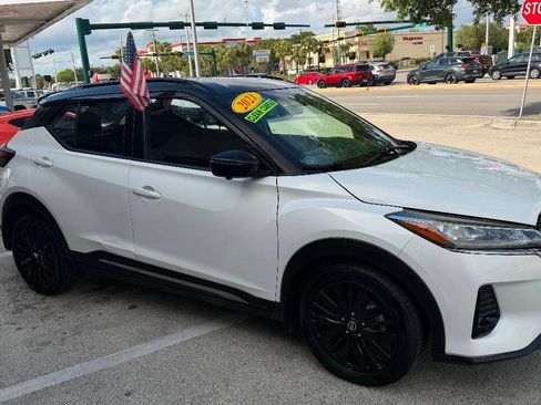 Used 2021 Nissan Kicks SR FWD image 3