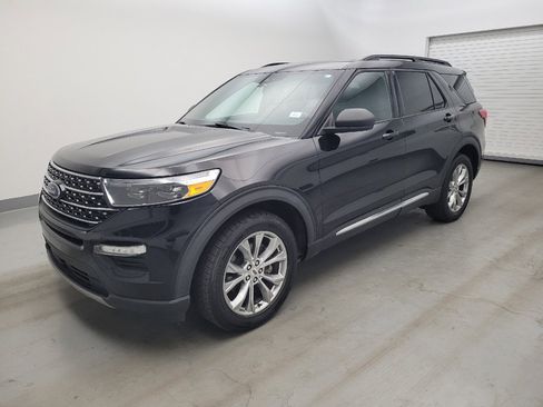 Used 2020 Ford Explorer XLT w/ Equipment Group 202A AWD/4WD image 2