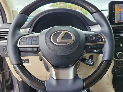 Used 2023 Lexus GX 460 Luxury w/ Accessory Package image 17