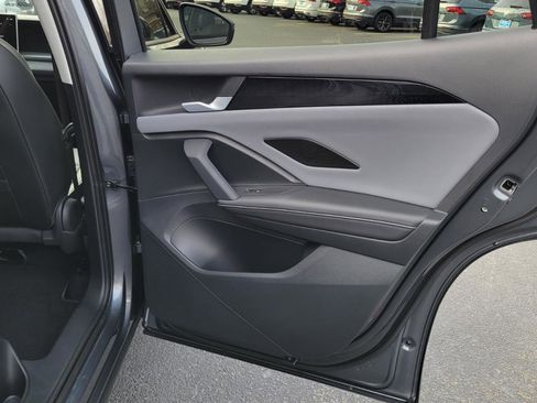 Certified 2025 Volkswagen Tiguan SE image 41