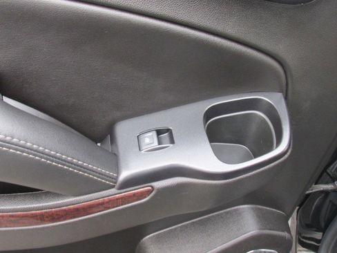 Used 2019 GMC Yukon XL SLT w/ Premium Edition image 87