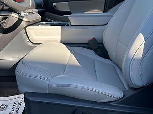 New 2025 Ford Expedition Active image 18