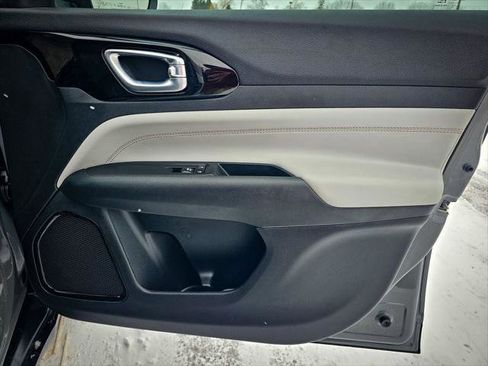 Certified 2022 Jeep Compass Limited image 40