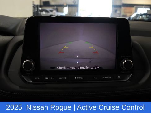 Used 2025 Nissan Rogue SV AWD/4WD image 17