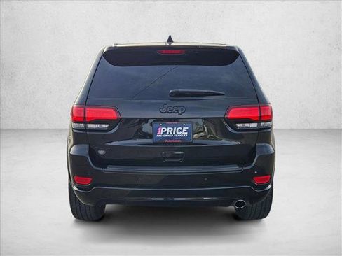 Used 2017 Jeep Grand Cherokee Altitude image 7