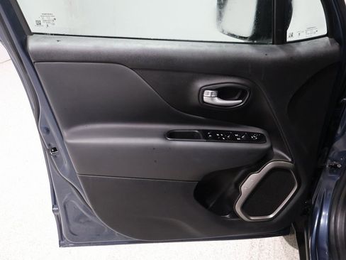 Used 2023 Jeep Renegade Latitude w/ Premium Group image 10