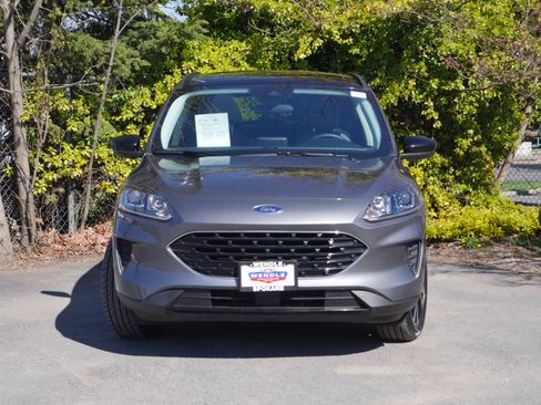 Used 2022 Ford Escape SE w/ SE Sport Appearance Package image 31