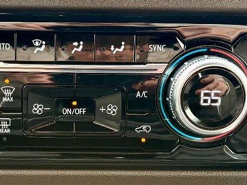 Used 2024 GMC Sierra 2500 SLT w/ SLT Premium Package image 30