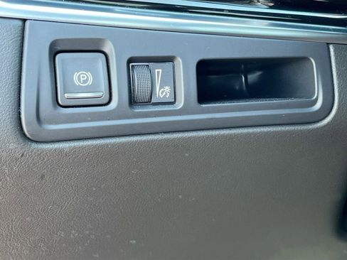 New 2025 Cadillac XT6 Luxury image 10