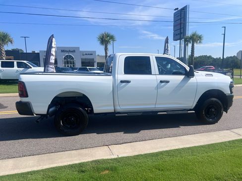 New 2026 RAM 2500 Tradesman AWD/4WD image 4