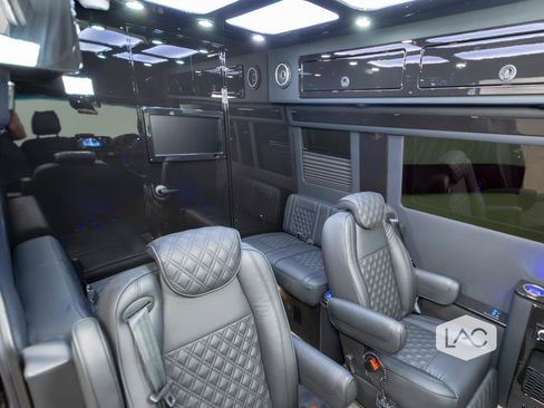 Used 2025 Mercedes-Benz Sprinter 2500 image 2