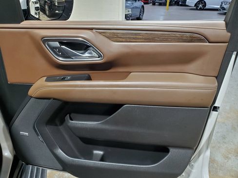Used 2021 Chevrolet Suburban High Country w/ Premium Package RWD image 16
